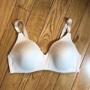 Warner’s beige wireless 36D bra